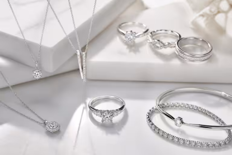 découvrez les dernières tendances des bijoux en or blanc pour 2026 et une sélection exclusive pour sublimer votre style avec élégance et modernité.