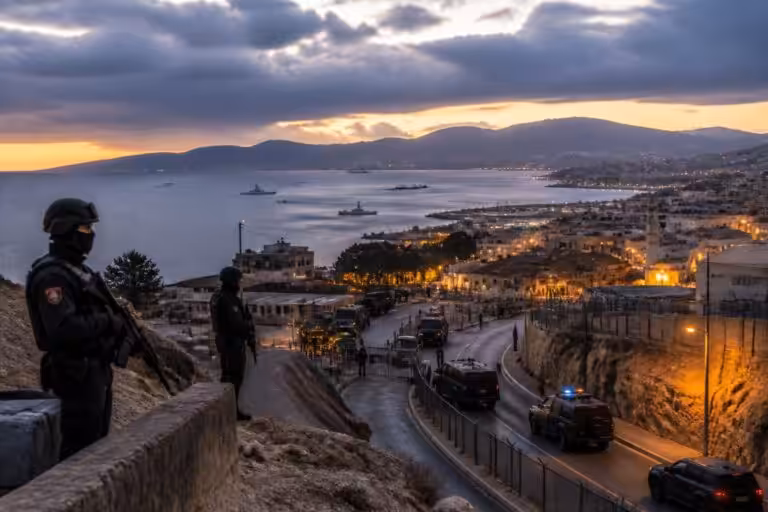 analyse des tensions à ceuta et investigation sur les éventuels avertissements du maroc envers l’espagne concernant la situation.