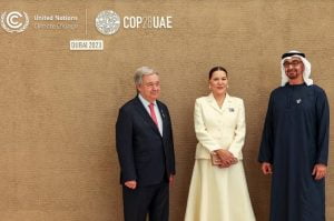 "الملك محمد السادس يعلن التزام المغرب بالتحول للطاقة المتجددة والهيدروجين الأخضر في خطاب قمة المناخ كوب 28"